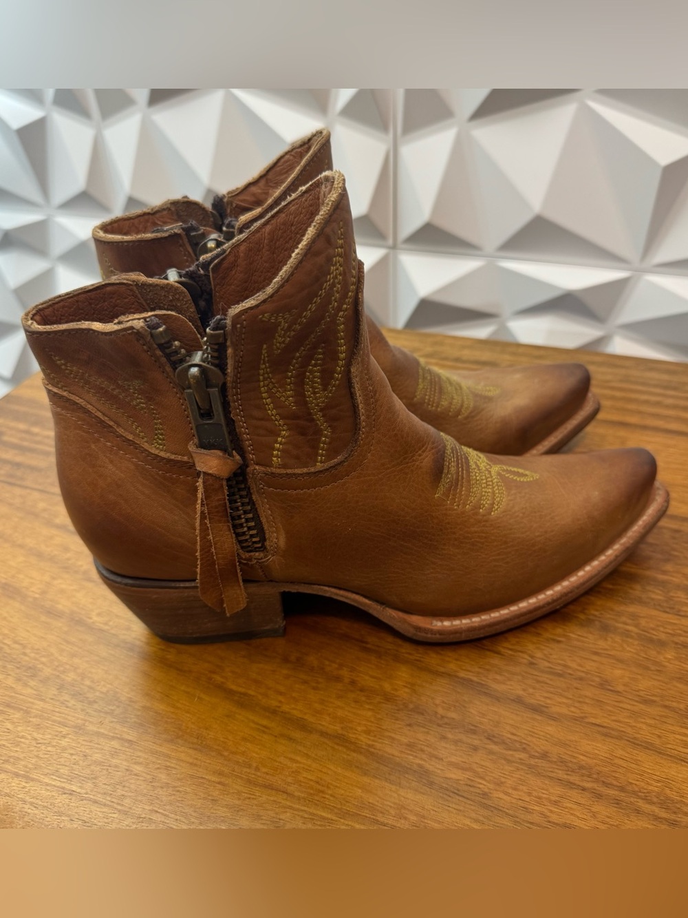 Freebird Wolfie Distressed Western Booties Brown Leather Size 8 women’s - Picture 3 of 9
